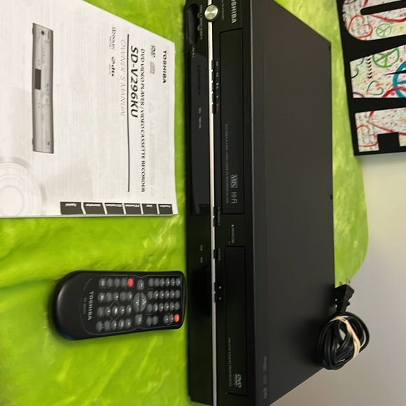 Toshiba dvd/vcr player new condition - Picture 5 of 7